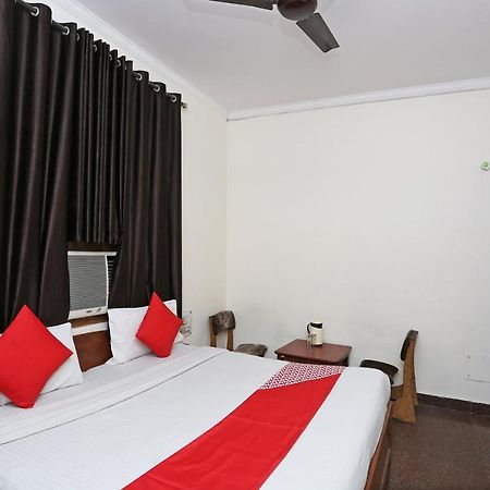 Oyo 8188 Vardhmaan Inn Delhi  Bagian luar foto