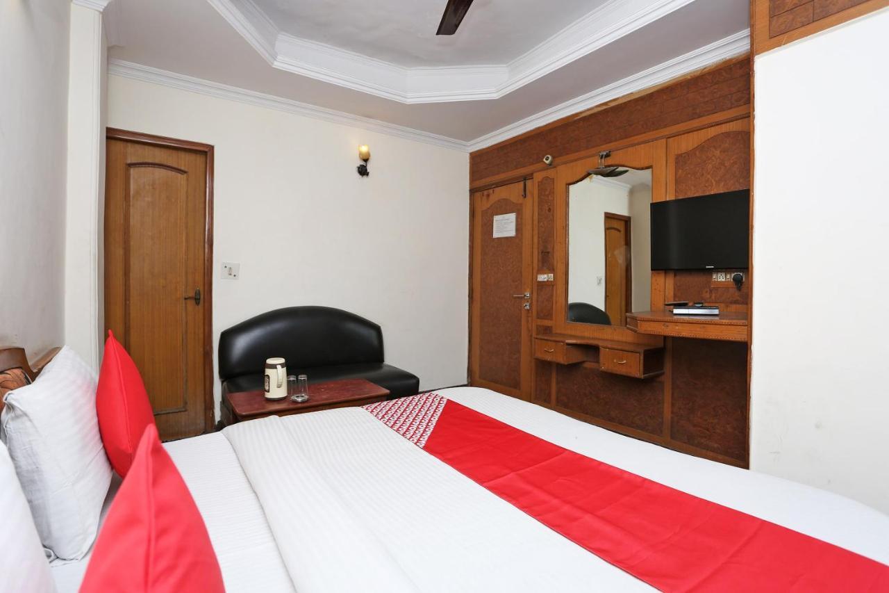 Oyo 8188 Vardhmaan Inn Delhi  Bagian luar foto