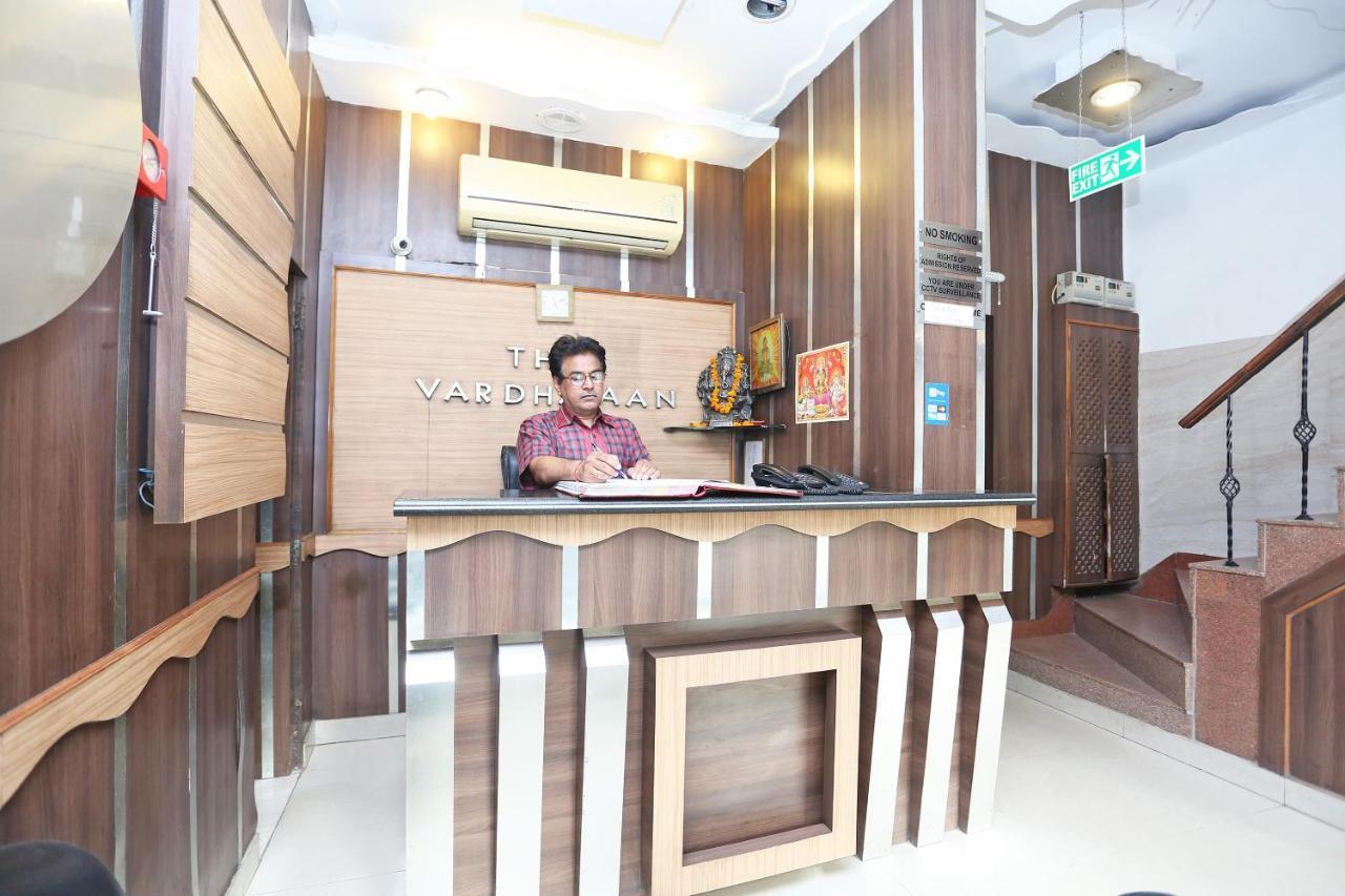 Oyo 8188 Vardhmaan Inn Delhi  Bagian luar foto