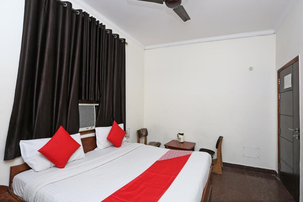 Oyo 8188 Vardhmaan Inn Delhi  Bagian luar foto