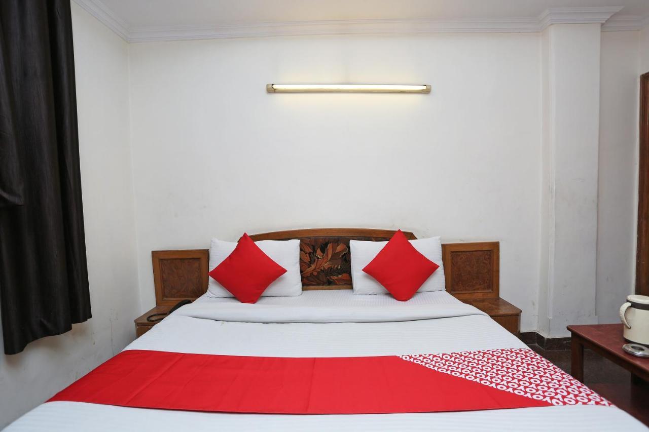 Oyo 8188 Vardhmaan Inn Delhi  Bagian luar foto