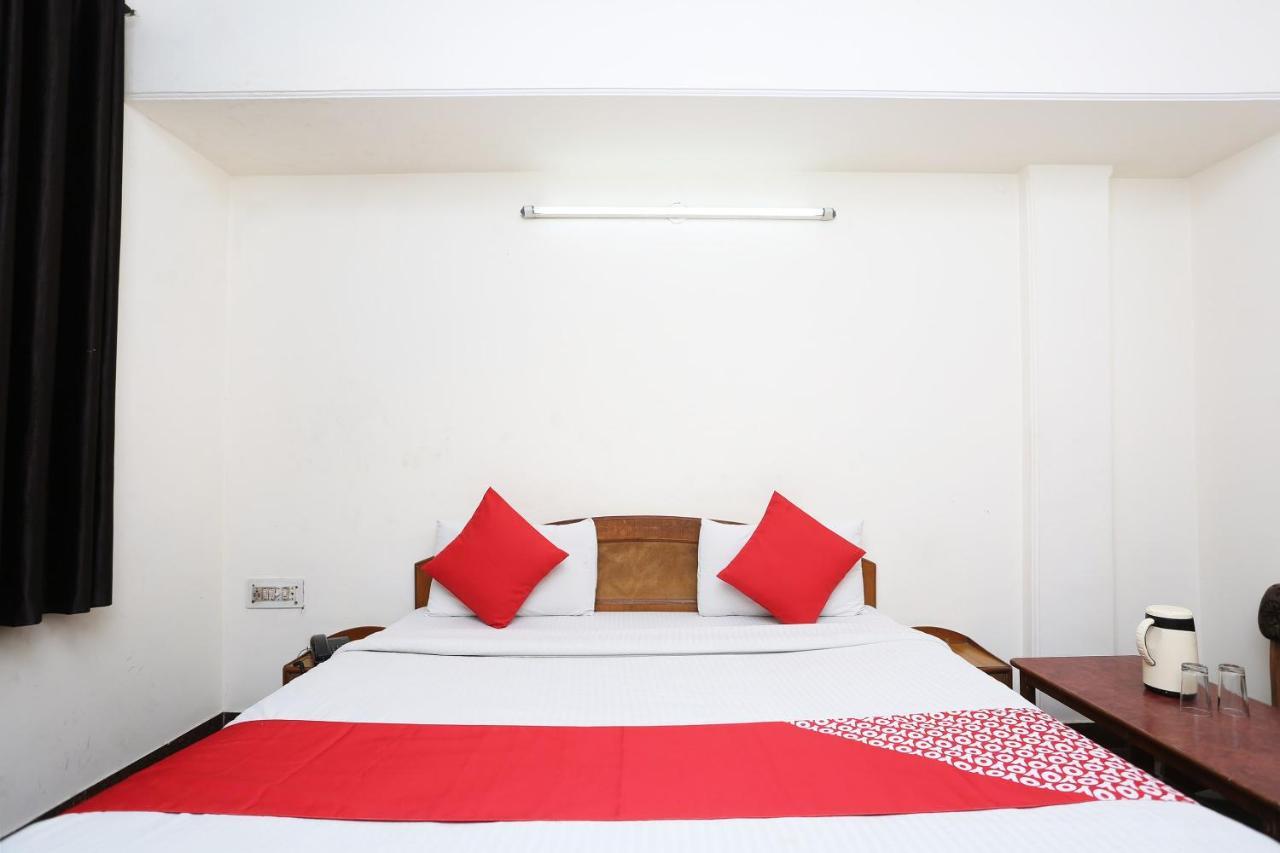 Oyo 8188 Vardhmaan Inn Delhi  Bagian luar foto