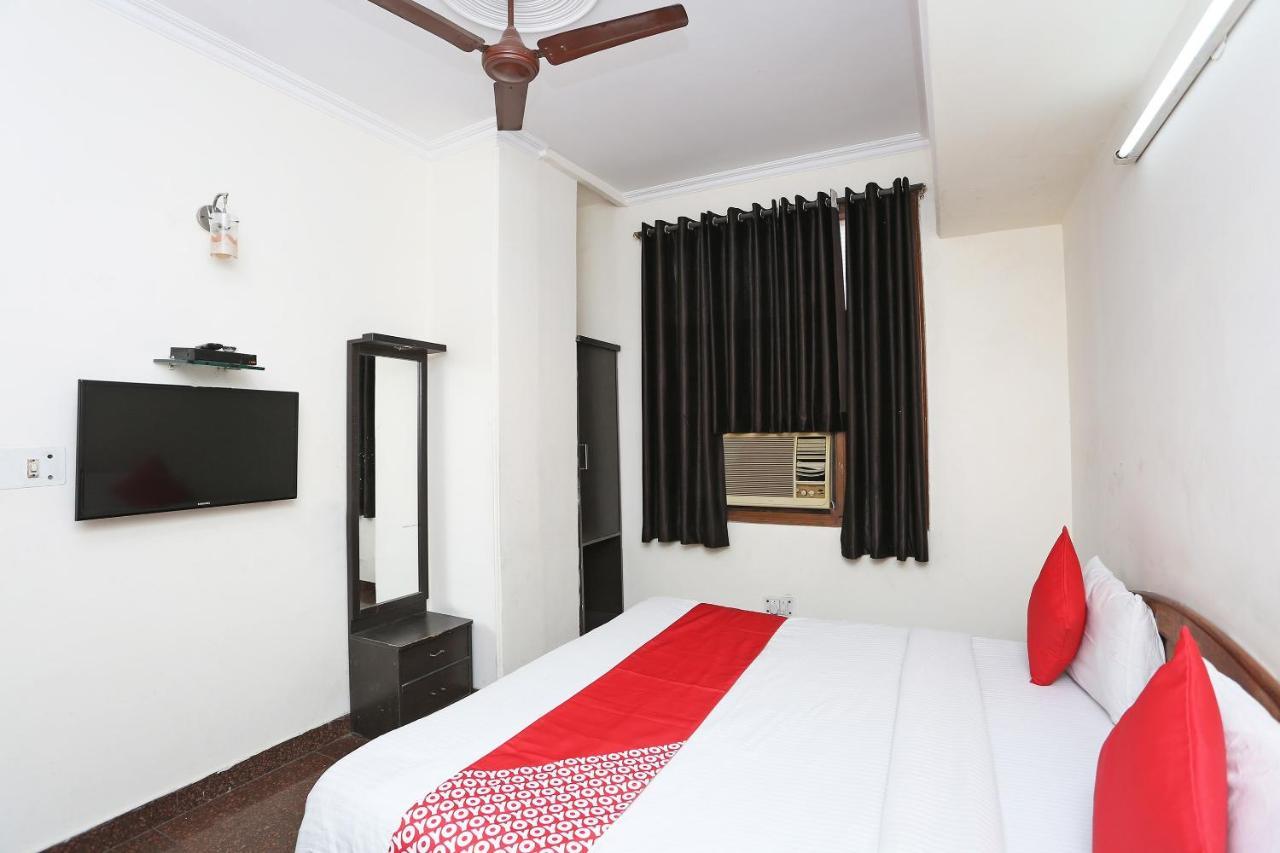 Oyo 8188 Vardhmaan Inn Delhi  Bagian luar foto