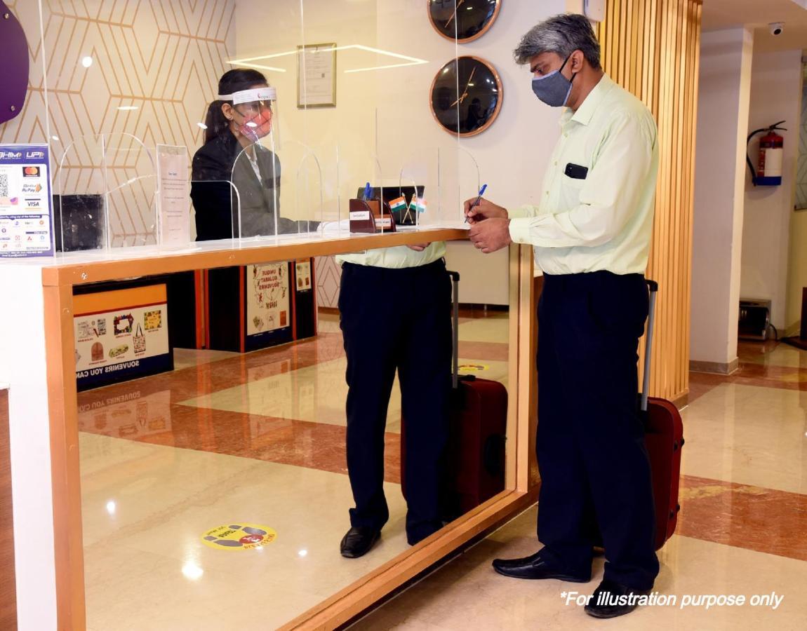 Oyo 8188 Vardhmaan Inn Delhi  Bagian luar foto